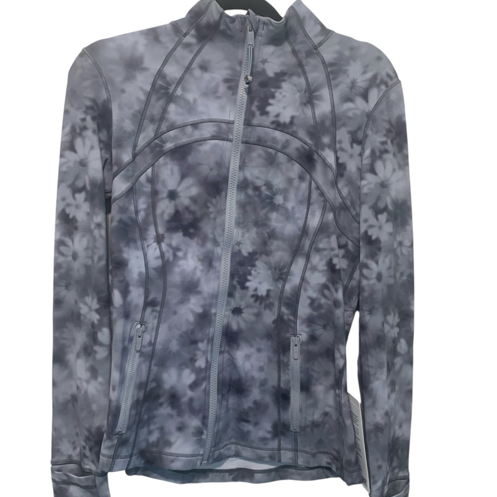 90. NWT Lululemon define jacket nulu Size 4
